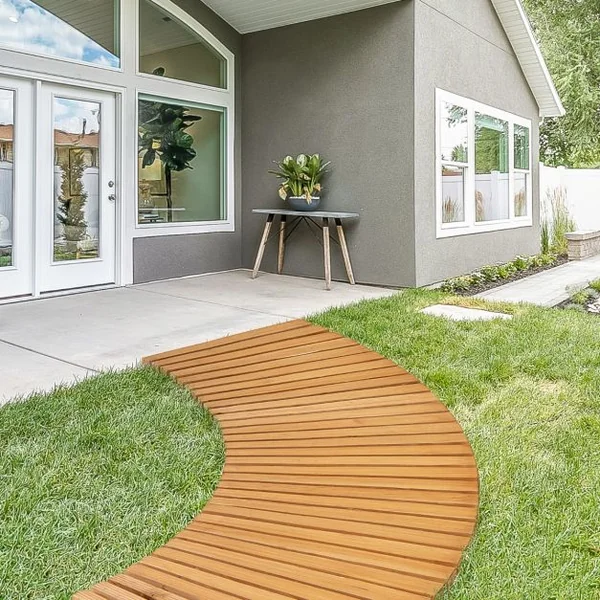 Allée Courbée de Jardin en Bois de Sapin Promenade avec Surface Antidérapante Fils Métalliques avec Gaine en Plastique 216 x 53 cm Naturel