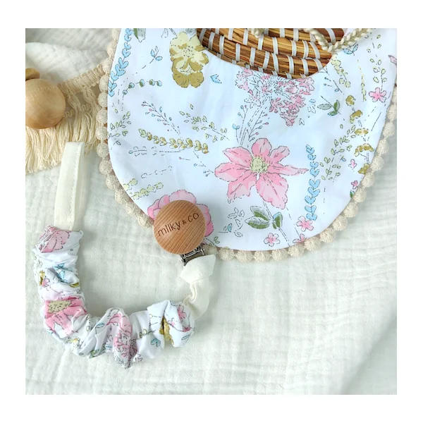 Bavoir rose fleuri