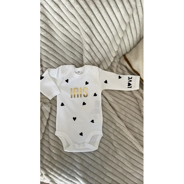 Body Bébé Personnalisé Cœurs All Over – Douceur et Amour en Un Seul Vêtement