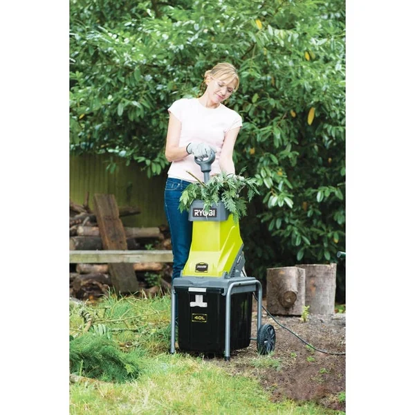 Broyeur de végétaux RSH2545B