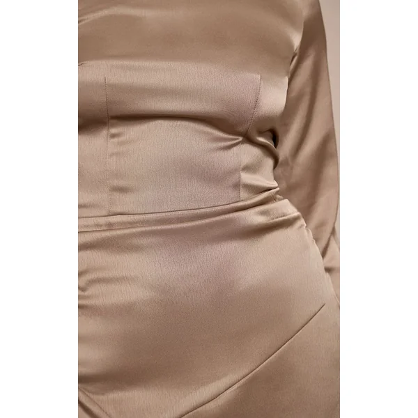 Café Au Lait Robe Droite Courte Asymétrique En Satin À Manche Longue