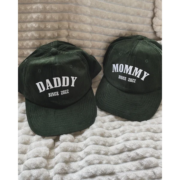 Casquette Personnalisée Mommy & Daddy en Velours – Style Unique & Souvenirs Brodés