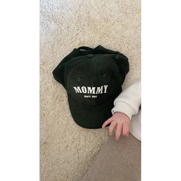 Casquette Personnalisée Mommy & Daddy en Velours – Style Unique & Souvenirs Brodés