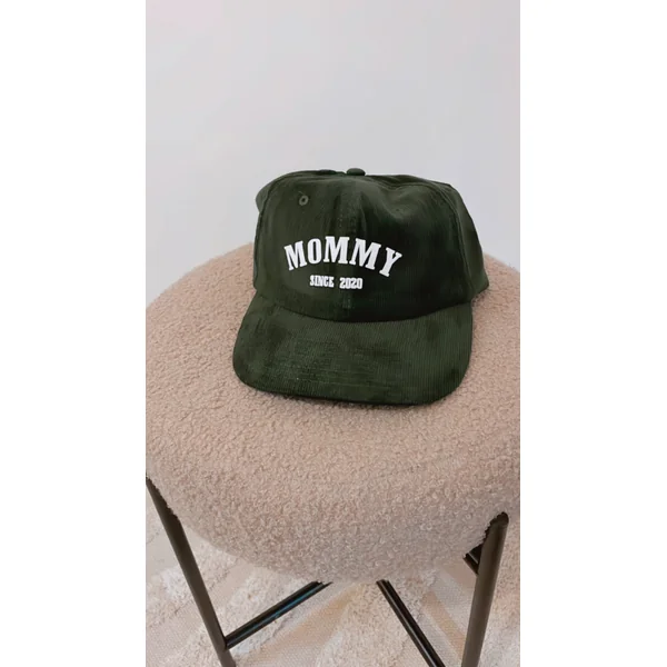 Casquette Personnalisée Mommy & Daddy en Velours – Style Unique & Souvenirs Brodés
