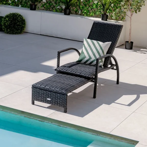 Chaise Longue en Rotin avec Pouf Rétractable Dossier Réglable à 5 Niveaux Accoudoirs pour Jardin Arrière-cour 150 kg Marron