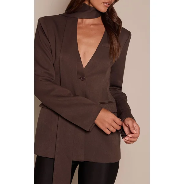 Chocolat Foncé Blazer Cintré À La Taille Avec Détail Foulard Et Hanches Moulées