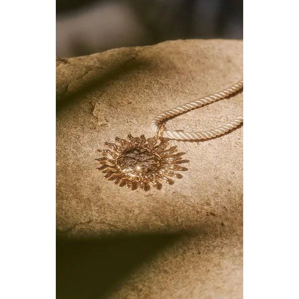 Collier Plastron Soleil Torsadé Façon Corde