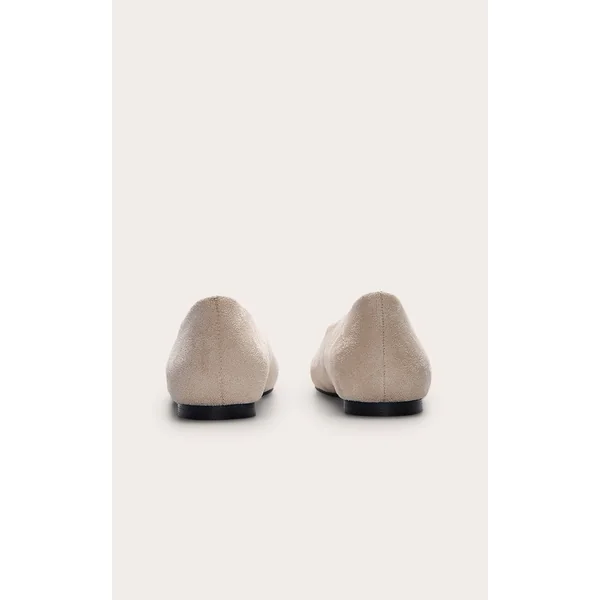 Crème Ballerines À Bout Carré En Synthétique Avec Détails De Coutures