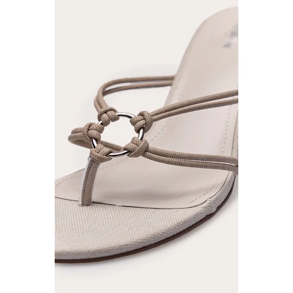 Crème Mules À Talons Avec Bride Orteil Et Anneaux Effet Lin