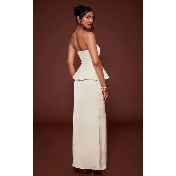 Crème Robe Longue Cintrée À Basque