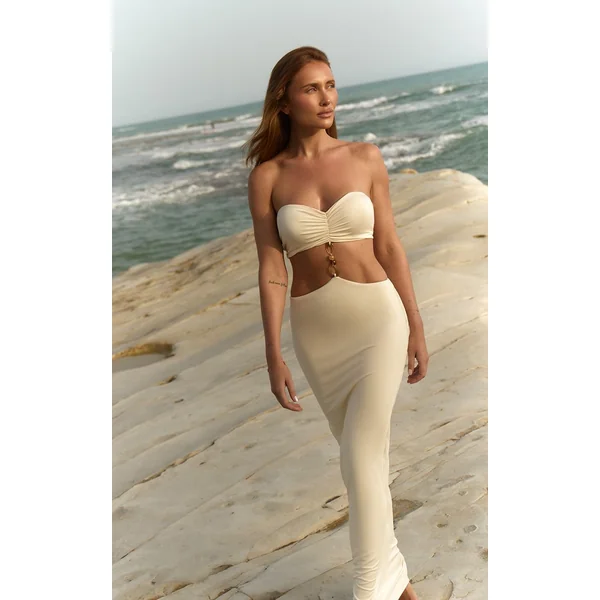 Crème Robe Maxi Bandeau Toucher Doux Avec Détail De Perles Et Découpe