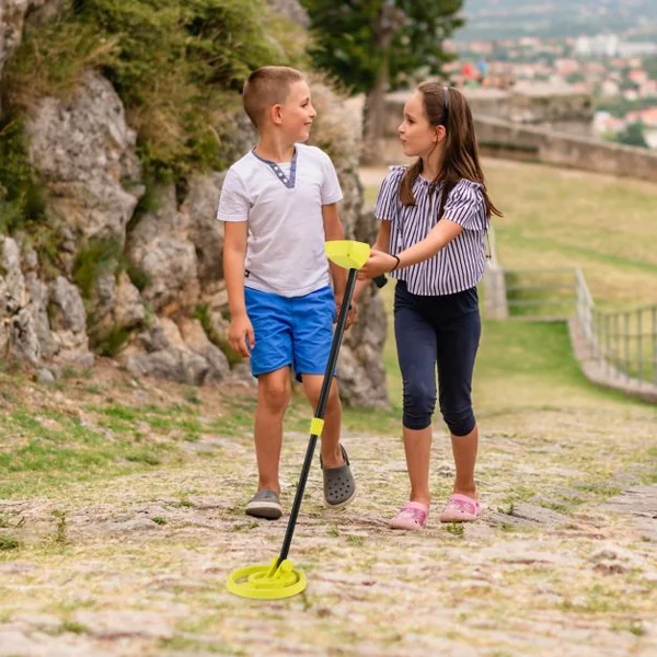 Détecteur de Métaux Enfants Profondeur 10cm Tige Réglable avec Bobine Étanche Rotative à 180° LCD Écran Alarme Sonore Haute Précision