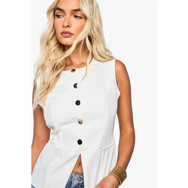 Gilet ajusté à boutons dorés