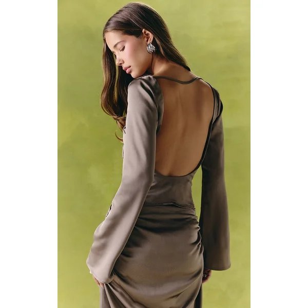 Gris Ardoise Haut À Manches Longues En Satin Avec Dos Ouvert