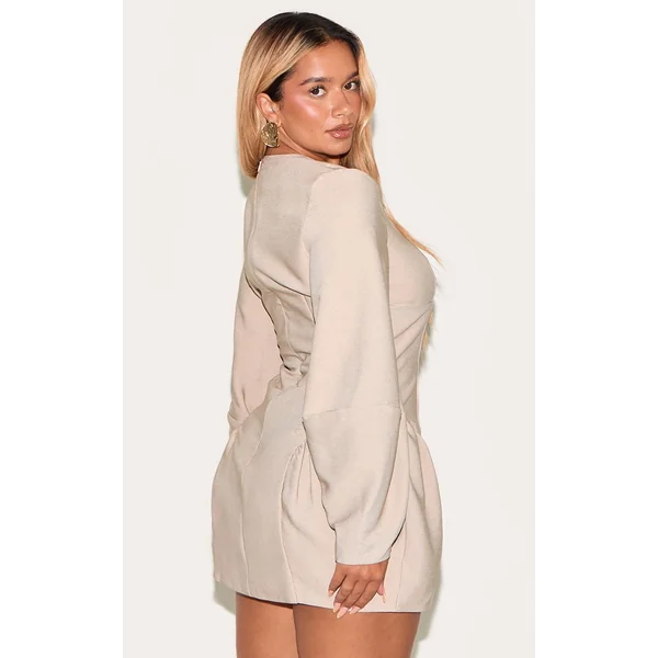 Gris Pierre Robe Courte Cintrée À Taille Resserrée Avec Décolleté Plongeant Et Manches Cocon