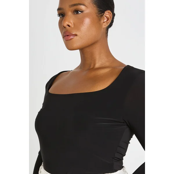 Haut Grande Taille À Manches Longues En Tissu Slinky Double Couche Et Encolure Carrée