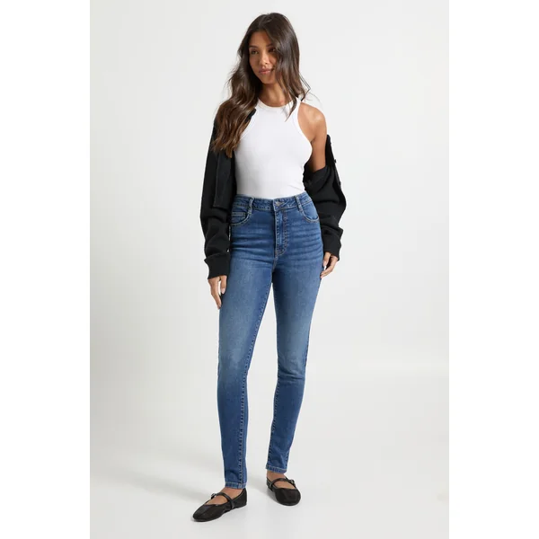 Jean skinny taille haute sculptant les fessiers