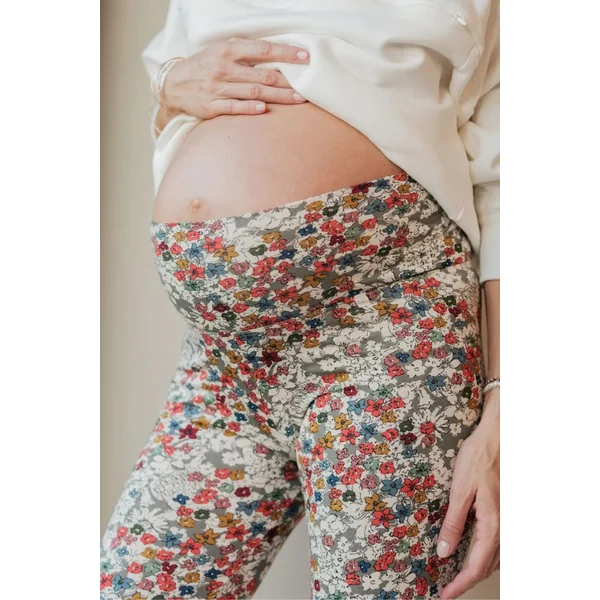 Legging de grossesse fleuri en coton bio – confort et douceur pour femme enceinte