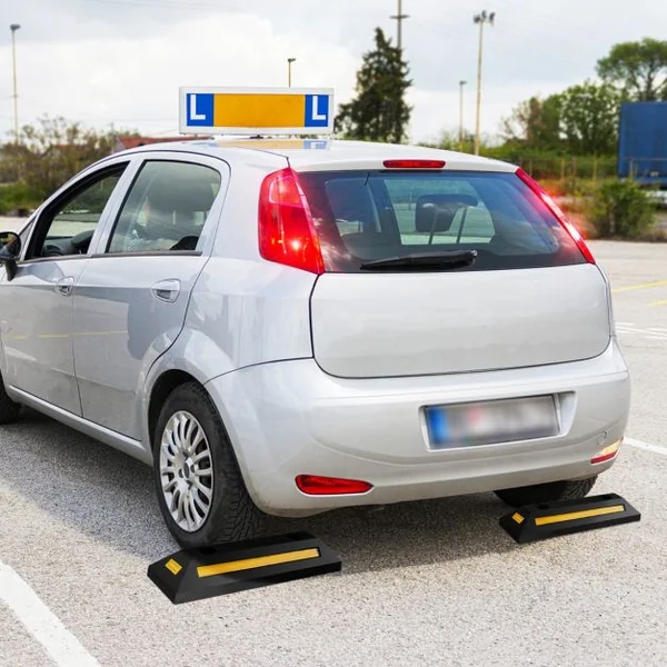 Lot de 2 Butées de Roue pour Stationnement de Véhicule Caoutchouc Durable et Robuste pour Pneus de Voiture Camion Camionnettes pour Garage Jaune