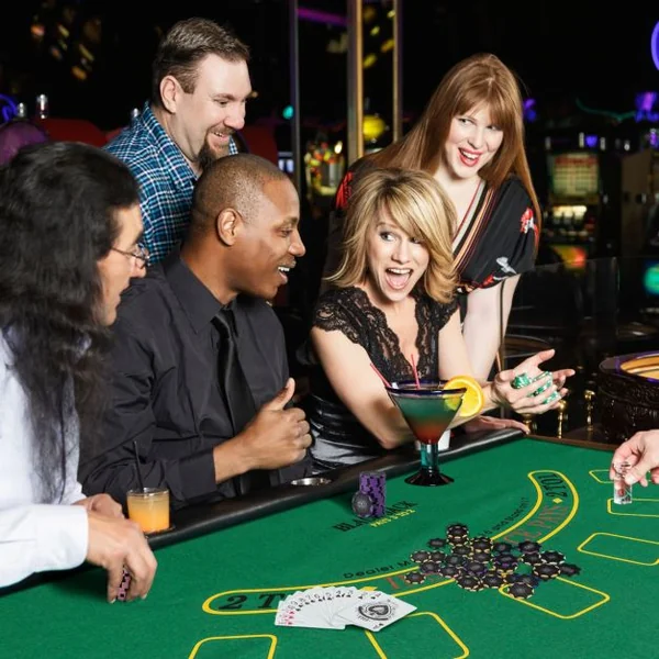 Mallette de Poker 600 Jetons 6 Jeux de 54 Cartes 5 dés 3 Dealer Croupiers et Mélangeur de Cartes Feutre de Poker Noir