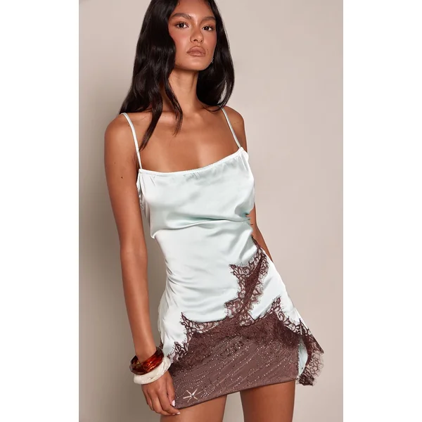 Menthe Caraco Long En Satin À Ourlet Fendu En Dentelle
