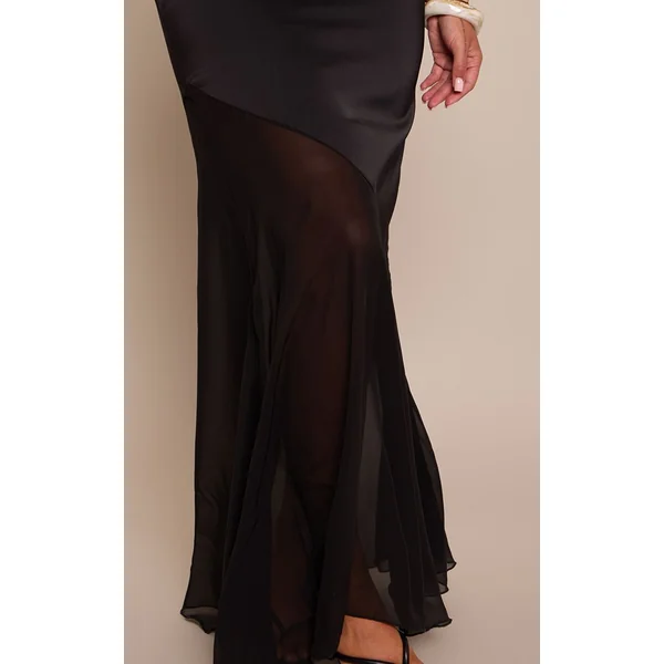 Noir Robe Longue En Satin Avec Empiècements En Résille Et Dos Noué