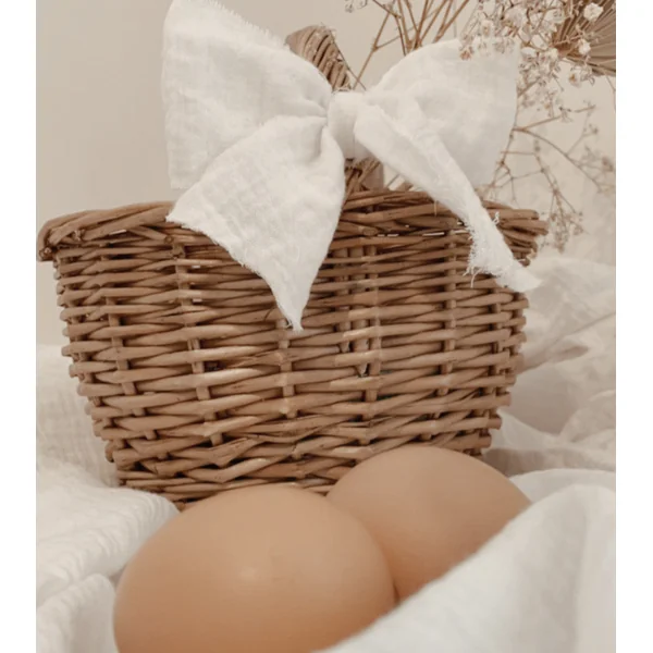 Panier de Pâques Personnalisé avec Médaillon Gravé et Nœud en Gaze – Idéal pour la Chasse aux Œufs