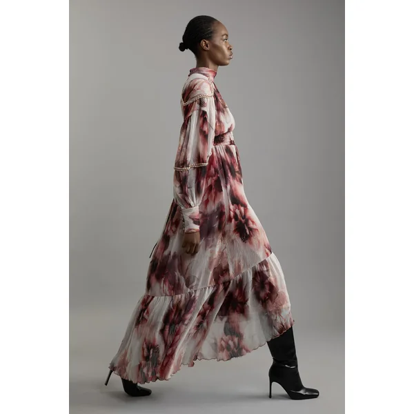 Petite robe maxi tissée à motifs floraux froissée avec dos lacé et embellissements