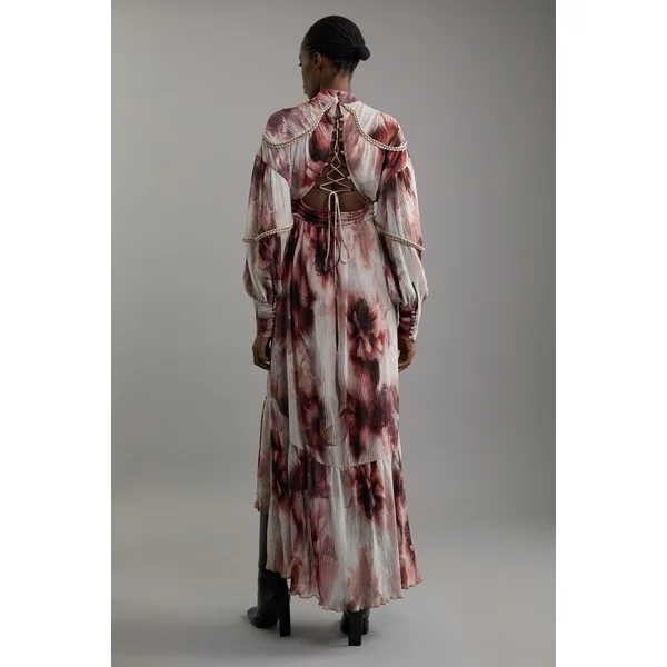 Petite robe maxi tissée à motifs floraux froissée avec dos lacé et embellissements