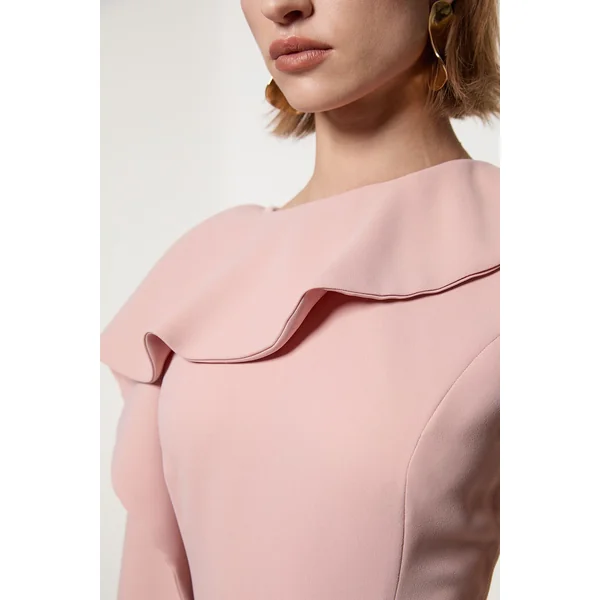Petite robe maxi à jupe complète, coupe soft tailleur, avec détail de cape en blocs de couleurs