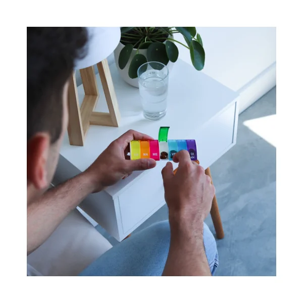 Pilulier semainier Anabox Box7 avec séparateur Multicolore