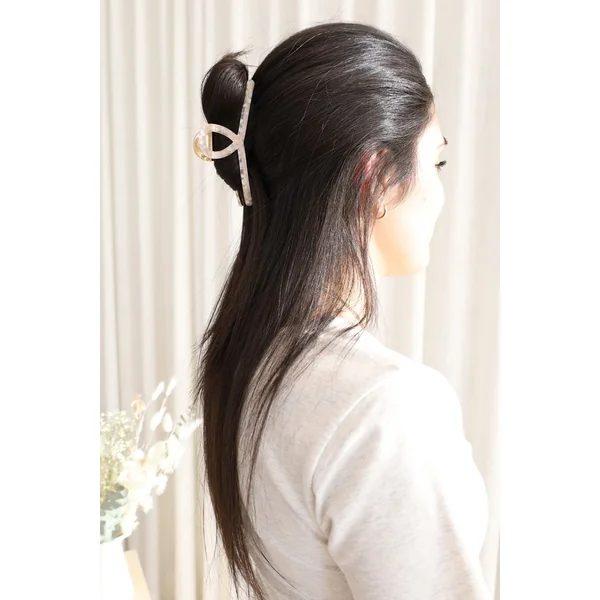 Pince à cheveux torsadée en métal - beige
