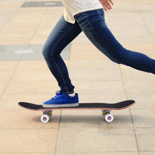 Planche à Roulettes pour Enfant Skateboard en Bois d'Érable à 7 Couches Incurvé Capacité 70 kg 79x20cm Bleu/Noir