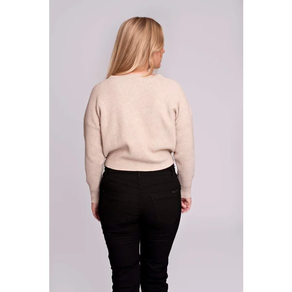 Pull cropped de grossesse couleur sable – maille douce & cosy