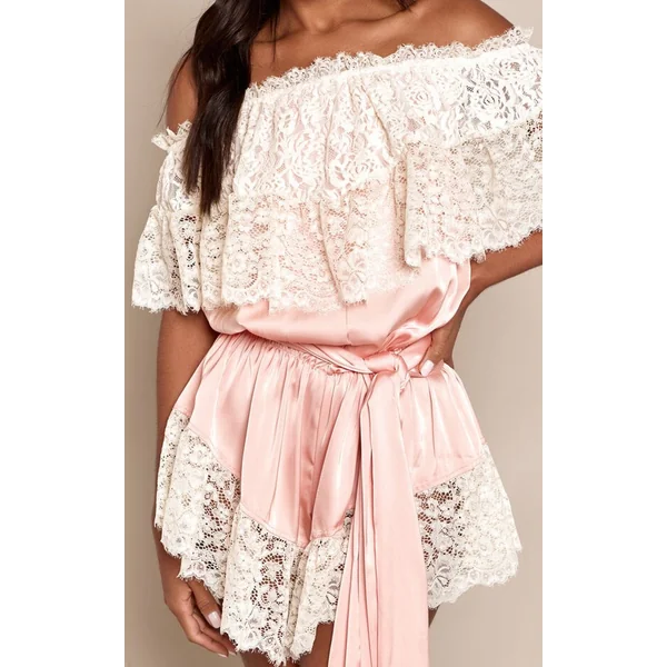 Pêche Combishort Fluide En Satin À Dentelle Bardot Avec Ceinture À Nouer