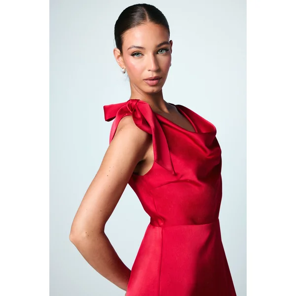 Robe de Demoiselle d'Honneur Maxi Colonne en Satin avec Détail Drapé et Liens aux Épaules