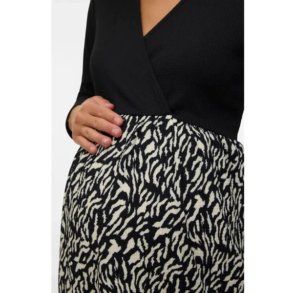 Robe de grossesse et allaitement à imprimé noir et blanc – confortable et pratique