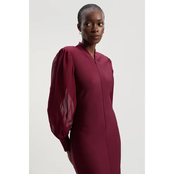 Robe en maille sculptante avec zip et manches en chiffon
