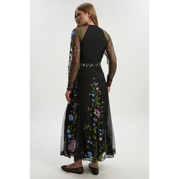Robe Longue Ceinturée en Maille Tissée avec Broderies Florales Placées