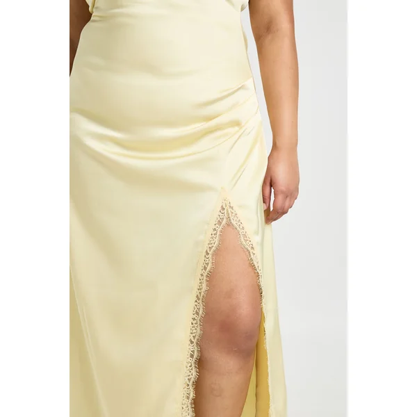 Robe Longue Satinée Col Montant Grande Taille Avec Bordure En Dentelle
