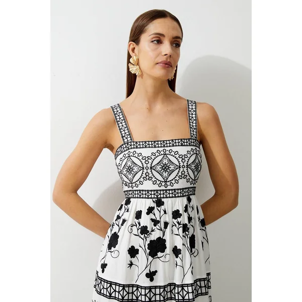 Robe maxi tissée à broderie florale et géométrique