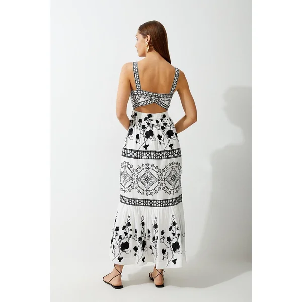 Robe maxi tissée à broderie florale et géométrique