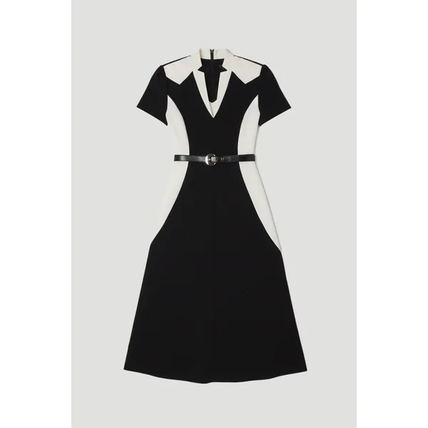Robe Midi Ajustée à Ceinture avec Jupe Ample et Blocs de Couleurs en Tissu Stretch Compact