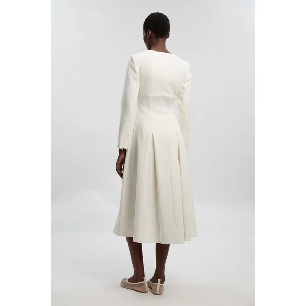 Robe Midi Ajustée à Décolleté Cœur en Tissu Stretch