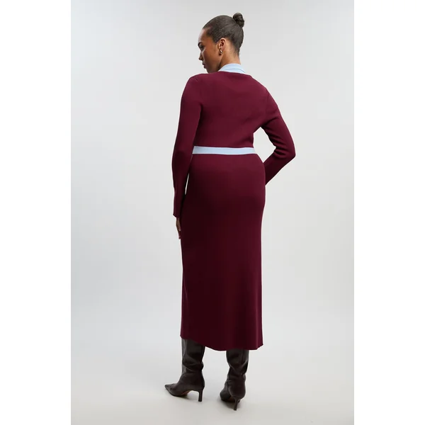 Robe midi grande taille en maille côtelée avec détail contrastant à la taille et col