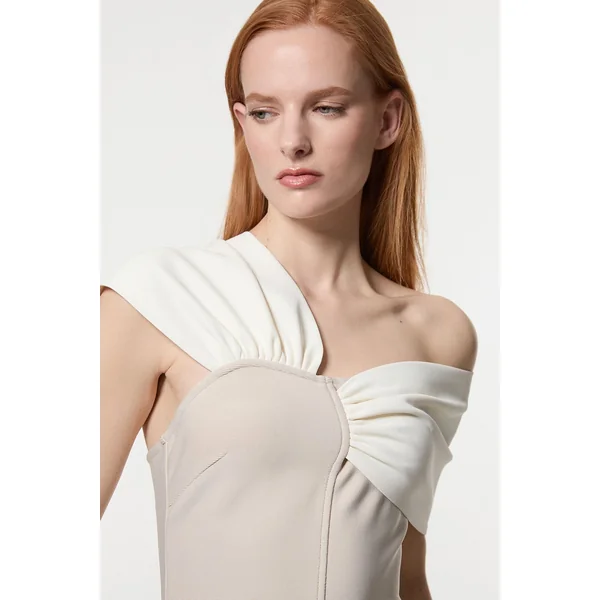 Robe Midi Moulante à Bandage avec Bretelle Asymétrique en Maille