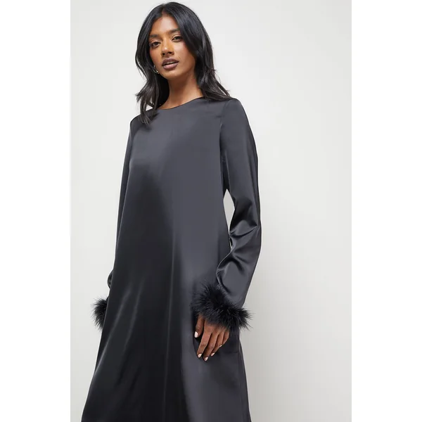 Robe Midi Évasée Col Montant en Satin Premium avec Plumes