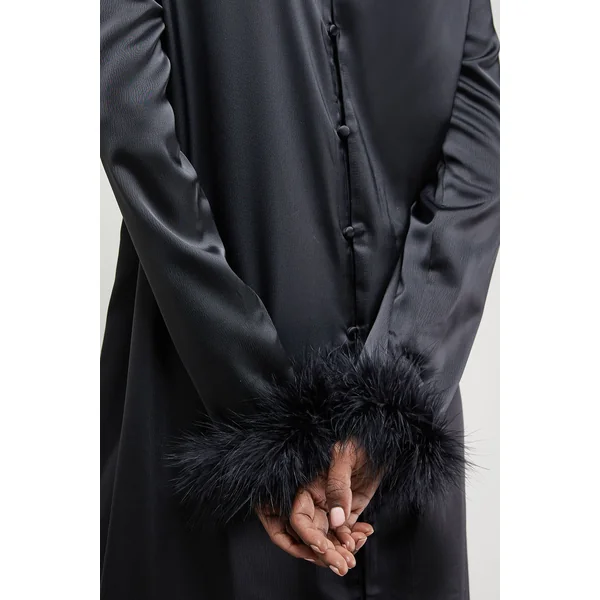 Robe Midi Évasée Col Montant en Satin Premium avec Plumes