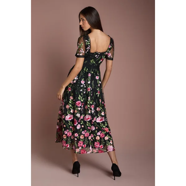 Robe Mi-Longue en Maille Brodée avec Détails de Dentelle
