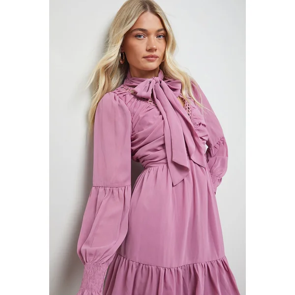 Robe Mini Froncée avec Nœud Papillon et Garniture Cloutée
